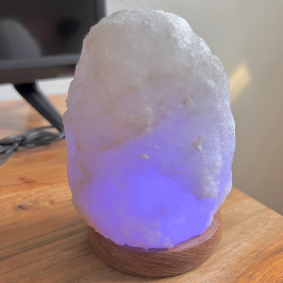 Saltean Wellness - Color Changing USB - White Himalayan Salt Lamp - Picture 4 of 5